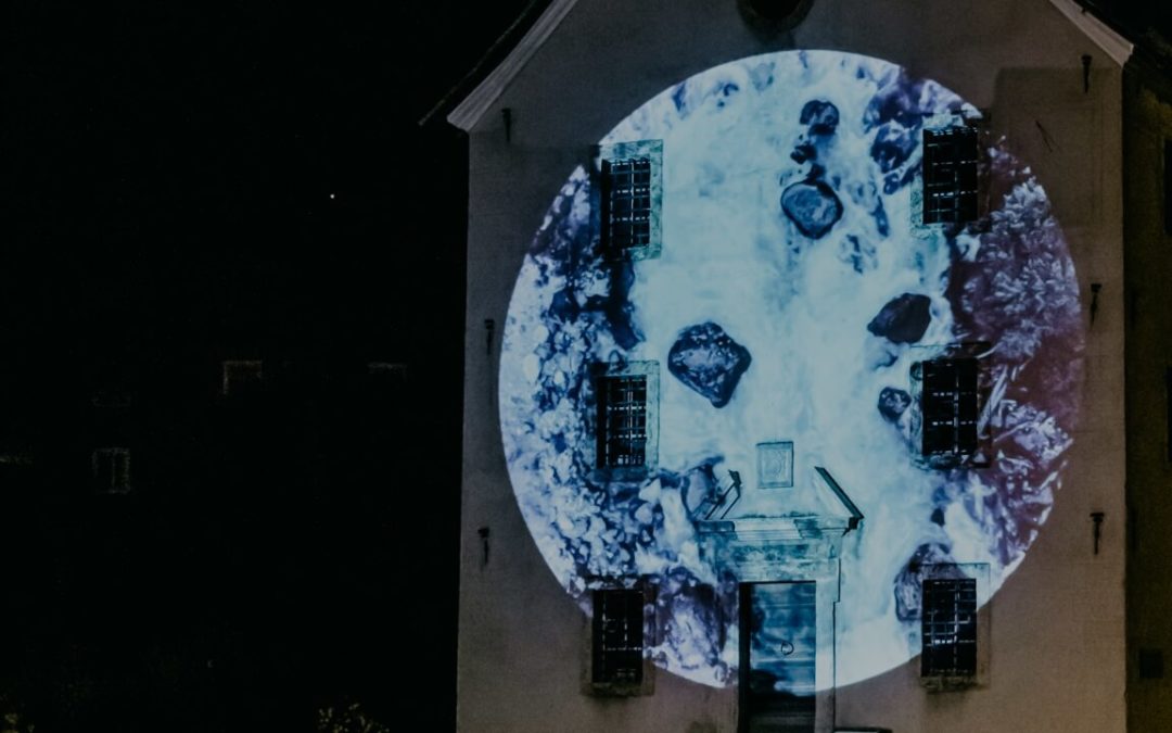 œuvre die Rhone, de l'artiste Julien Nonnon à Ernen